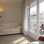 Rubi: Luminoso A 1 Minuto De La Playa * 시체스