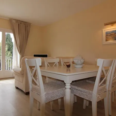 Rubi: Luminoso A 1 Minuto De La Playa * Сиджес