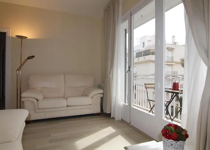 Rubi: Luminoso A 1 Minuto De La Playa * Sitges