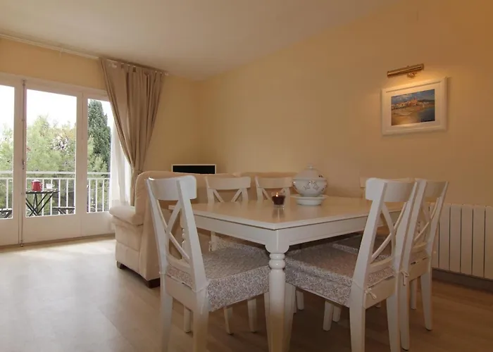 Rubi: Luminoso A 1 Minuto De La Playa * Sitges